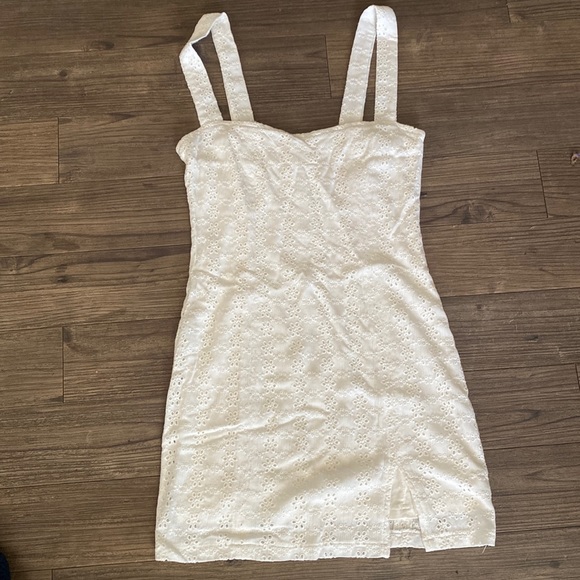 *NWOT* CJ Cruz white eyelet dress - Picture 1 of 7